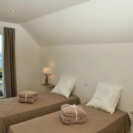 Villa with sea view and heated pool (in season)