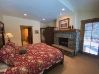 Cozy private cabin with hot tub, and ski in and out