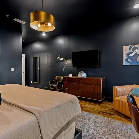 Southside Speakeasy Townhome, Rooftop Fire Pit