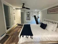 Washington house Hotels in Lee County