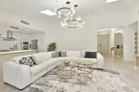 Cozy home with big pool and BBQ in Wellington! - 3-Star