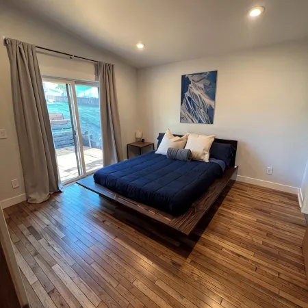 The Octopus Den! Cozy 3bd 2bth sleeps 8!