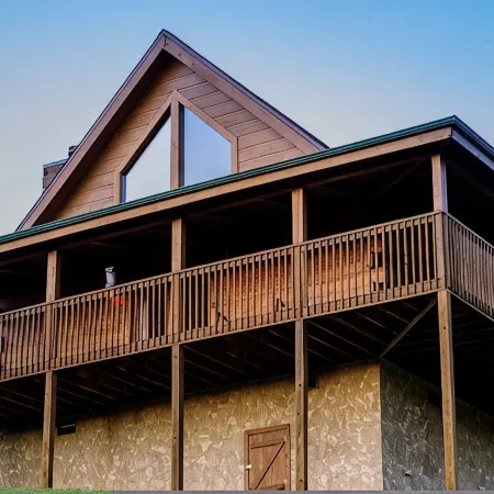 Beautiful 2 bedroom 2 bath clean log cabin.