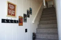 Private Cozy Alaskan Hideaway- 5 mins from lakes