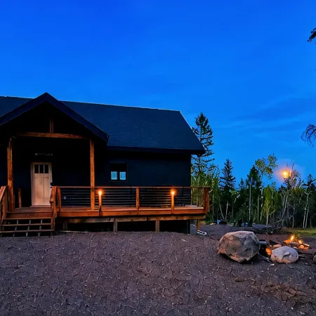Forest Bathing. Lake Superior Views. Charming 1 bedroom apartment/suite.