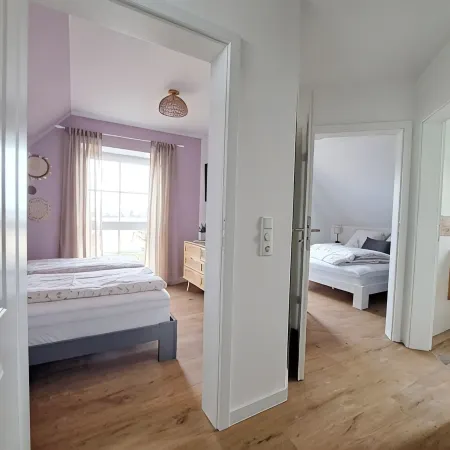Geräumige Ferienwohnung mit 2 Schlafzimmern, 2 Bädern und Garten
