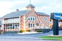 Travelodge by Wyndham South Burlington - Parking