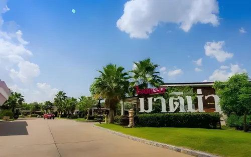 Martina Hotel Surin