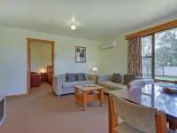 Marsden Court Apartments Hoteles en Strahan