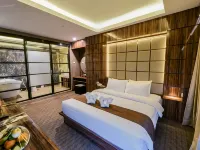 Royal Regantris Cendana Hotels near Tunjungan Mall