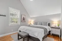 Olivia Beach Vacation Home, Sleeps 4-10, Walk to the Beach - Homestays