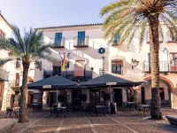 Hotel Las Palmeras by Vivere Stays - 2-Star