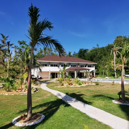 Sunset Cove Beach & Dive Resort