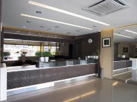 Radiant Hotel Hotels in Sitiawan