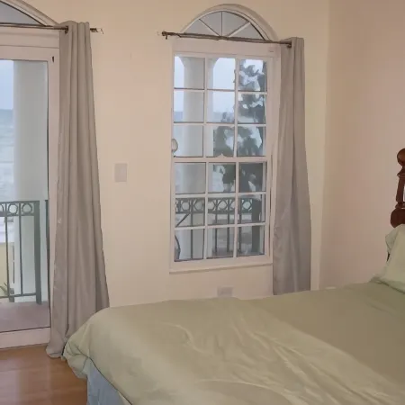 Oceanspray Beach House!!w/ Large Saltwater Pool) in the Heart of the Bahamas.