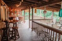 "Our Life" Creekside, Trout Fishing, Fire Pit, Hot Tub, WiFi and More...