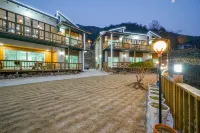 Gurye Seomjingangnaru Pension - キッチン