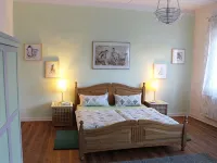 Former farmhouse with artistic ambience, sauna and whirlpool - Homestays