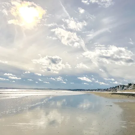 Darling Moody Beach Cottage; Marsh Views & Steps Away from Beach. Sleeps 6-8.