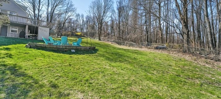 Luxe 10 guest Cottage Ski/Golf/Fire Pit/Lakes/Hike Hotels in Vernon