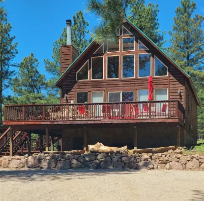 Nestled in the pines on 2 acres, secluded, close-to-nature house. Pet-Friendly! - balcón