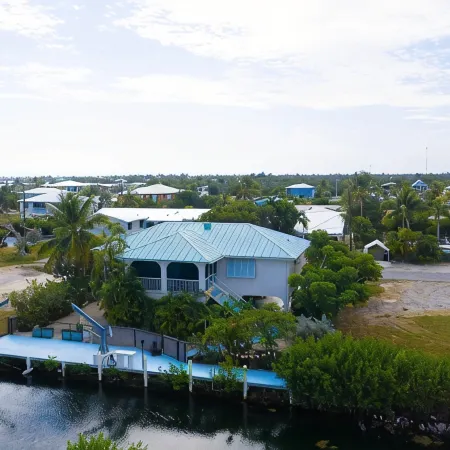 New listing 3bd/2bt Sleeps 8 "Sunset Paradise Villa" on canal Big Pine Key