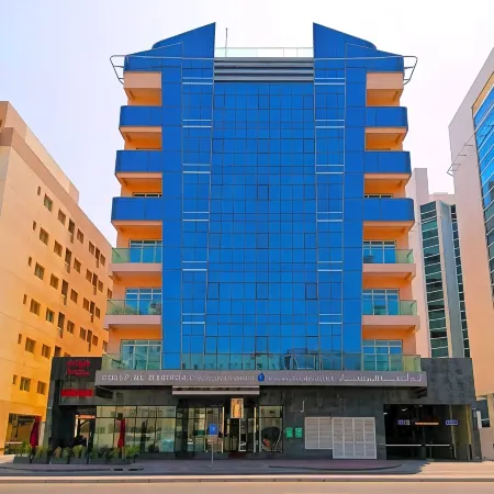 Tulip Al Barsha Hotel Apartment Отели рядом с достопримечательностью «Шоссе шейха Зайда»