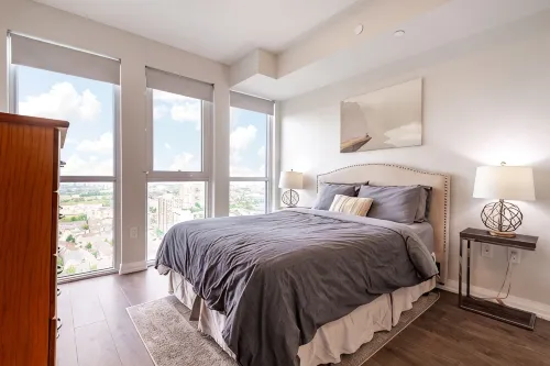 Luxury condo w breathtaking sunset views close to airport & downtown Mississauga - balcony