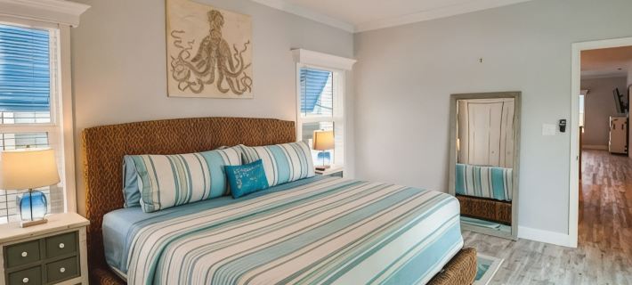 New! Oceanview Oasis whole house - Theater - Screened Porch - Sundeck - Grill Hotels in Marathon