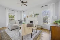 Quaint and Cozy Historic Home in Downtown Weatherford - 4-Star