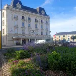 Logis hôtel-Restaurant Des Bourbons et Brasserie Pub 47