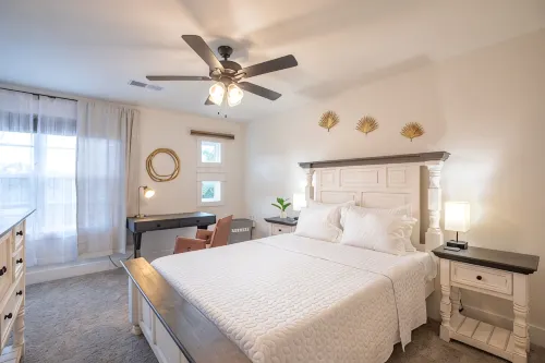 Cozy townhouse close to downtown, F&M Arena, APSU! Sleeps 8! - balcony