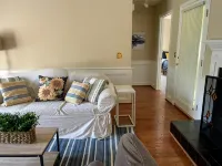 Cheerful & Spacious 3 Bedroom Home - Bungalows