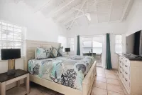 Beachfront Home with Screened-In Porch - Near Downtown - Auto On Generator - Wifi