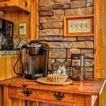 Summit-Level Luxury: Views, Hot Tub, Games and 15 minutes to town!