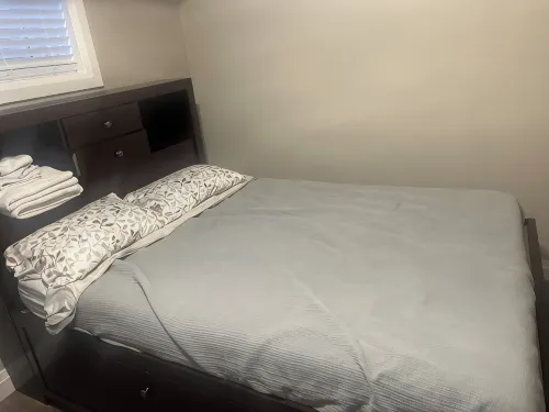 Charming 2-bedroom house in awesome Edmonton with AC, WiFi - บังกะโล
