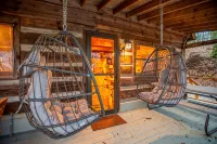 Serene Mtn cabin, views, hot tub, skiing, hiking, close to Asheville - Alphydda