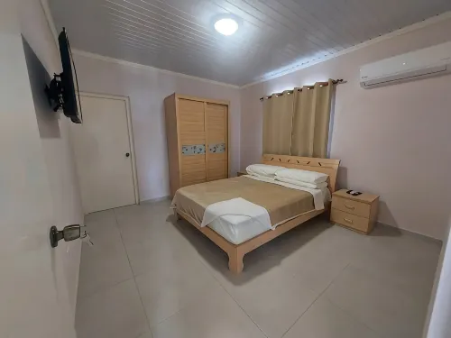 Romantic House with Spacious Hot Tub Spa, Family/Pet friendly and Free Parking - balcony