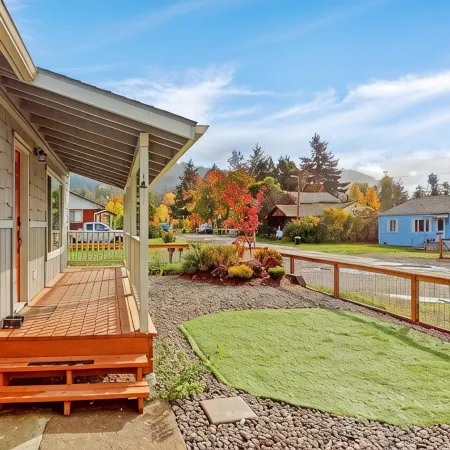 Spacious 5Br with Sauna & AC, Fenced Yard,Fast WiFi, Near Willamette Pass