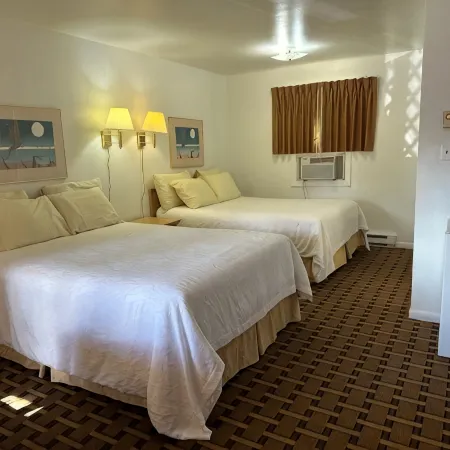 Ski's Western Motel