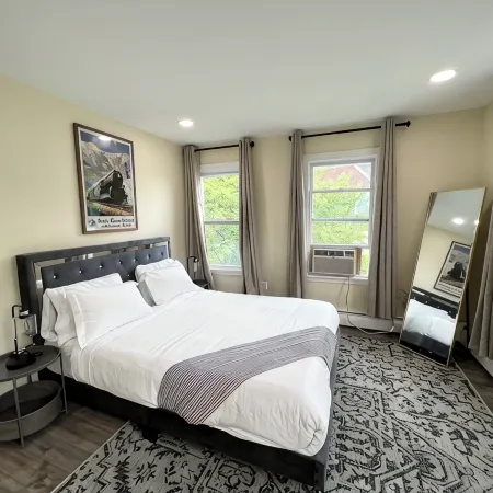 Amazing Deal: Spacious 4-Bed, 2-Bath Duplex Apartment!