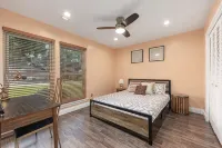 Paradise in Plano-4 bedroom home with pool, spa and jacuzzi suite. - สระว่ายน้ำส่วนตัว
