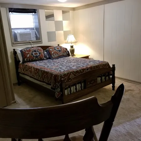 Private, cozy nook: Country Feel, City Access