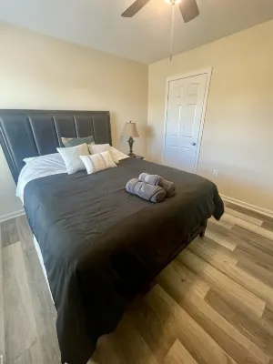 Lovely 4-bedroom/3 bathroom house in Newnan with AC, WiFi. - 3성급