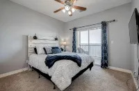 Spacious 2-bedroom Condo with Lake Views and WiFi - Sleeps 6 - ジャグジー