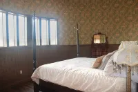 Texas Hill Country views at The Oval House on the Owl Spring Ranch near Boerne - ブティック