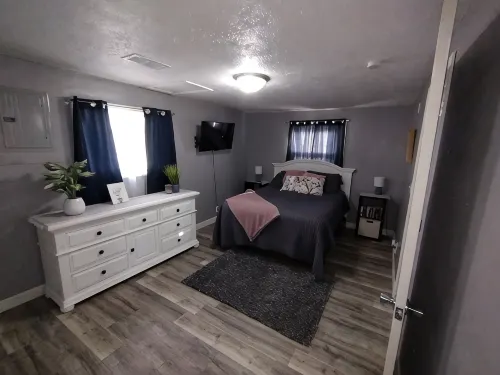 1 bed1 bath house, less than 1mile to Union Hospital - 3-Star