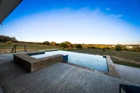 NEW Pool, Hot Tub, Fire Pit, Views on 10 acres, 5 mins from DT Johnson City! - Pools