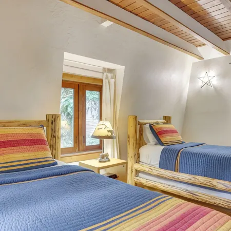Mt. Hood Alpine Chalet w/ hot tub, kid & dog friendly