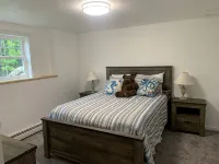 Lake & Mountain Home - Walking distance to Sunapee Harbor - Wifi